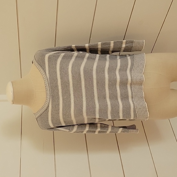 American Eagle Outfitters small grey and white striped sweater - Picture 1 of 5